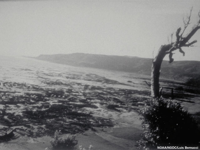 Sea level recession and tsunami inundation during the 1960 Chilean tsunami. The inundating wave is about 8 m high.