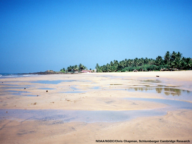 A beach drained of water before the onset of the 2004 Indian Ocean Tsunami
